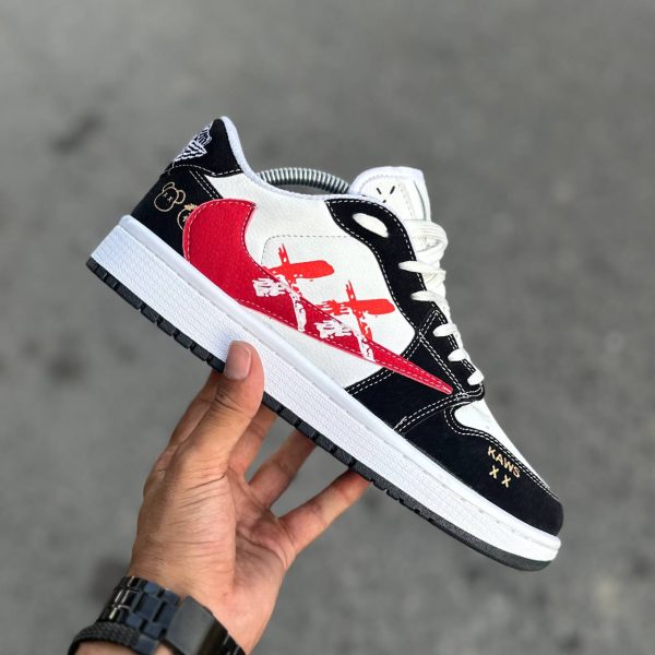 Travis Kaws کد(1340)