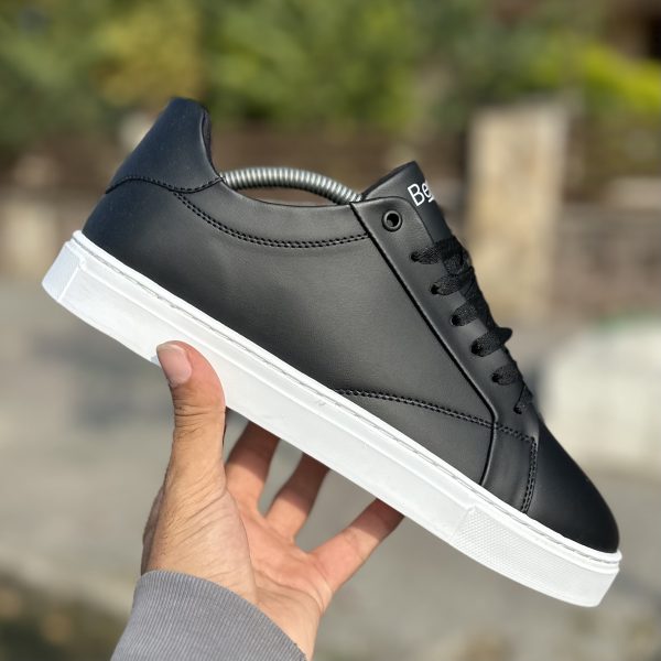 ونس برشکا آف مشکی زیره سفید