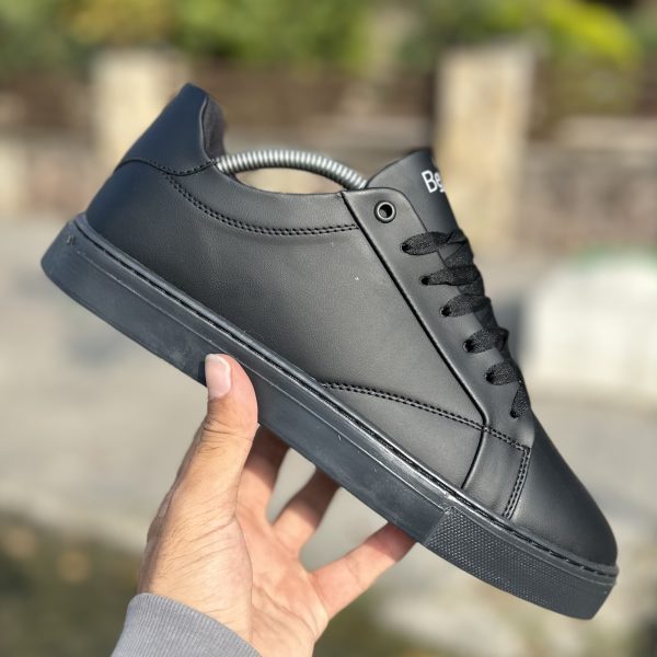 ونس برشکا آف تمام مشکی