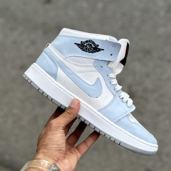 Jordan 1 ساقدار آبی سفید کمرنگ
