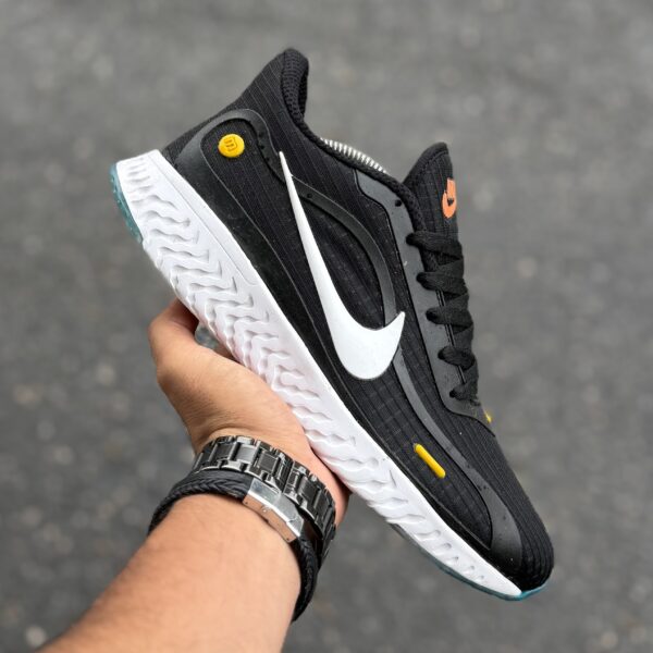 Nike مشکی زیر فی (همکار)